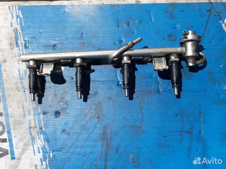 Форсунка рампа топливная Ауди 2.0i ALT А6 С6