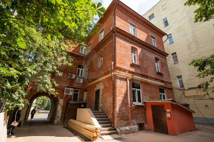 Здание в стиле лофт в 200 метрах от Метро Бауманск