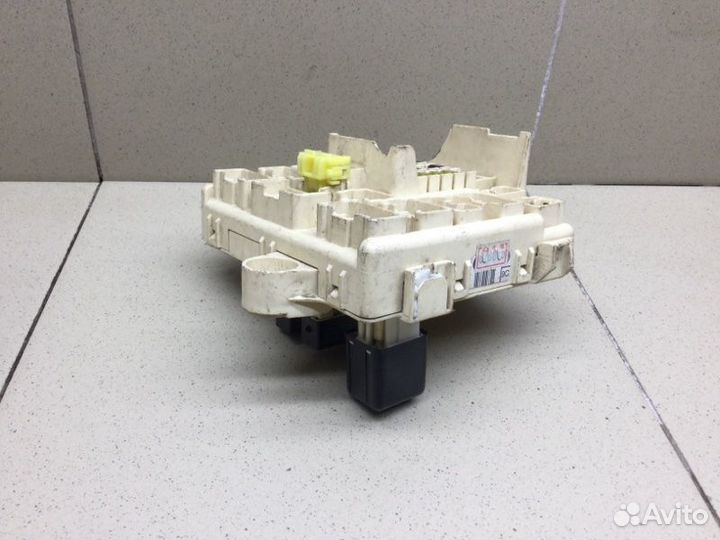 Блок предохранителей правый Lexus Is 200 1999-2005