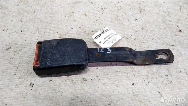 Ответная часть ремня безопасности Audi 100 С3 83