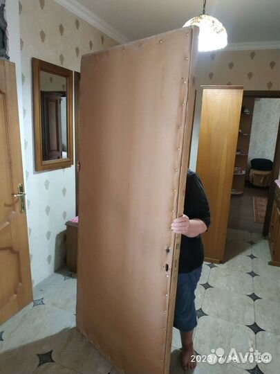 Дверь входная деревянная бу