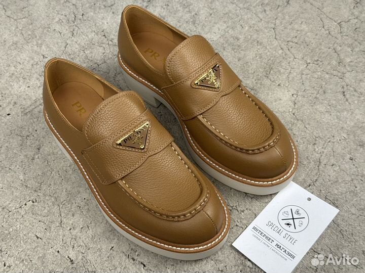 Лоферы Prada женские