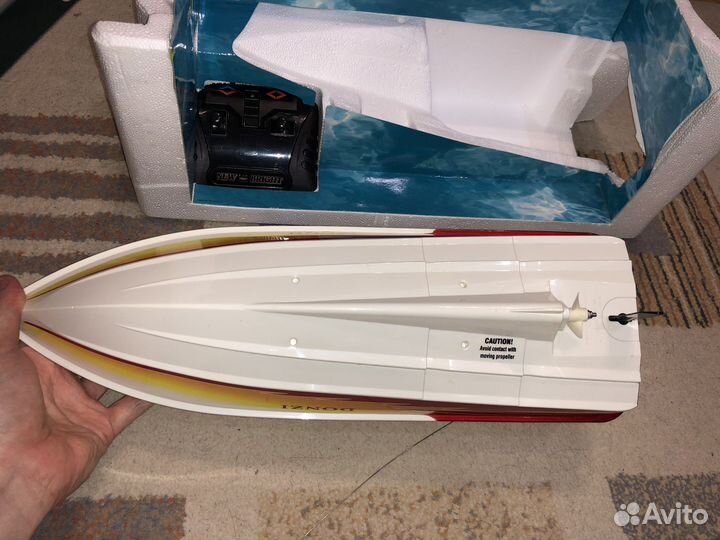 Катер на радиоуправление