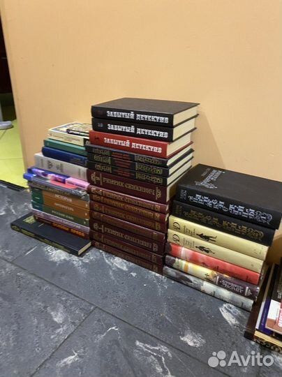 Книги разных жанров