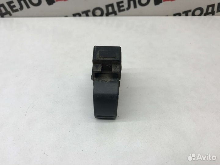 Кнопка стеклоподъемника з/л Nissan Maxima A33 2000