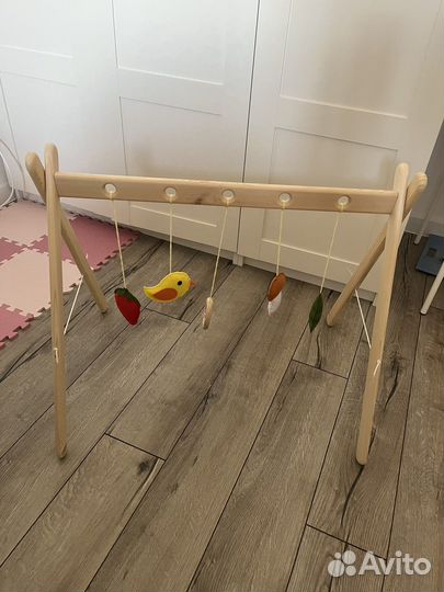 Деревянный мобиль-тренажер для малыша