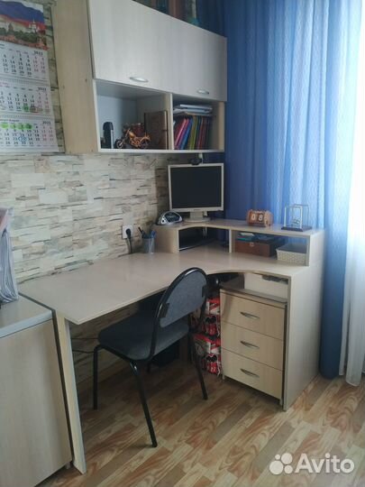 Письменный стол бу с полкой и тумбочкой