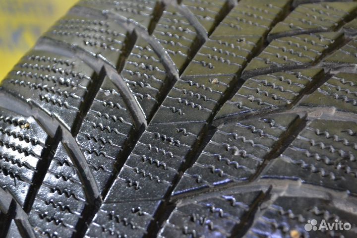 Triangle Snowlink TWT02 215/50 R17
