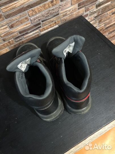 Ботинки рабочие с защитными свойствами