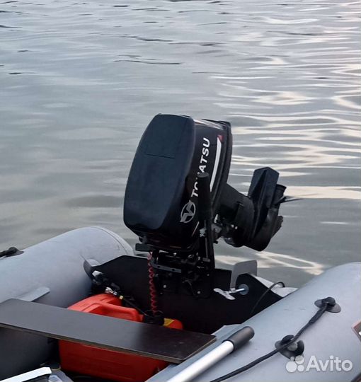Двухтактный подвесной лодочный мотор tohatsu M9.8