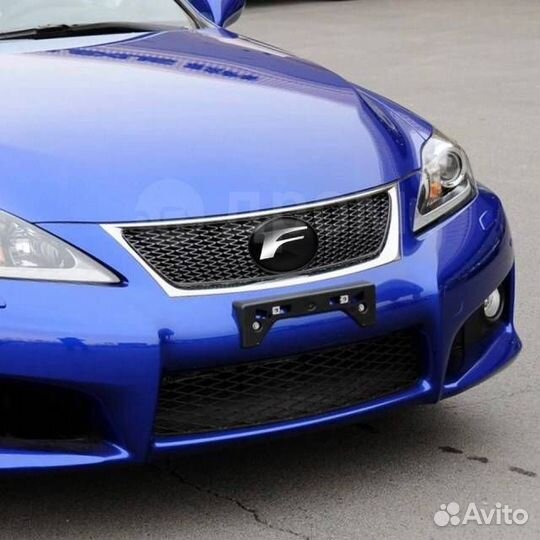 Эмблема в решетку радиатора передняя Lexus Rx200T