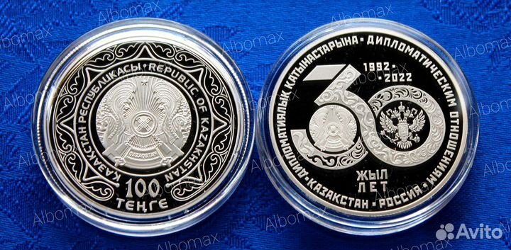 Казахстан 100 и 200 тенге 2021-2023гг в коробках