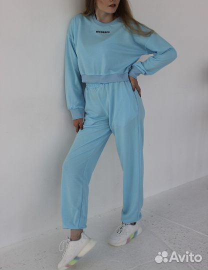 Спортивный костюм женский