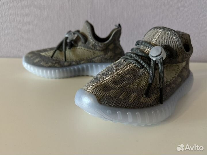 Детские кроссовки yeezy летние