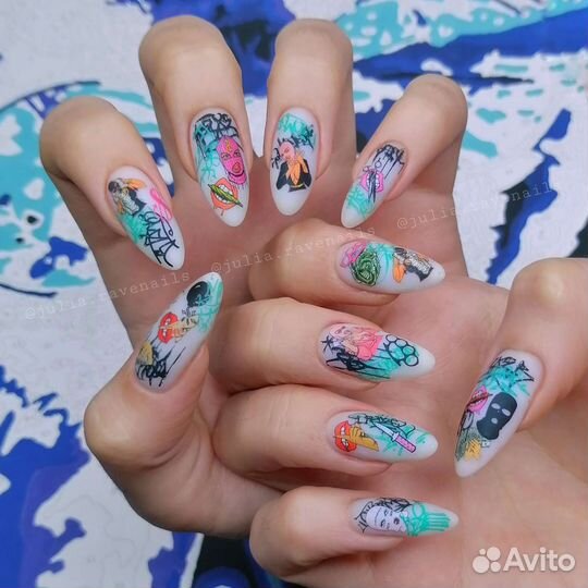 Мастер маникюра, модель на маникюр наращивание