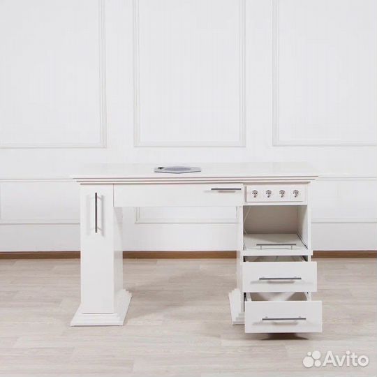 Стол маникюрный 