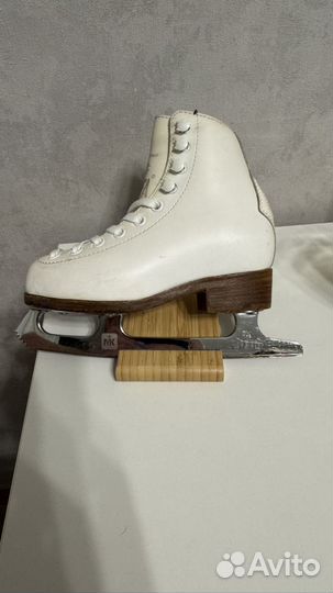 Коньки фигурные 28