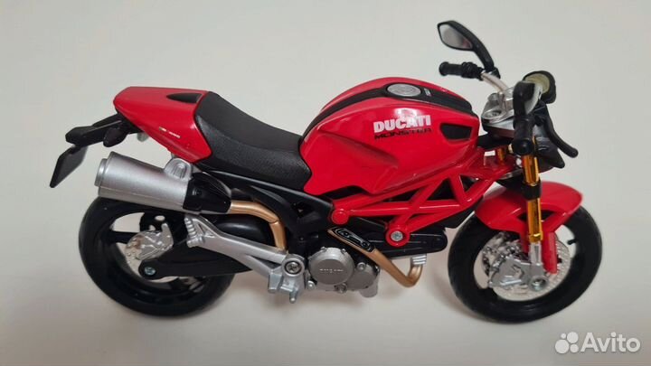 Модель мотоцикла Maisto Ducati Monster 696