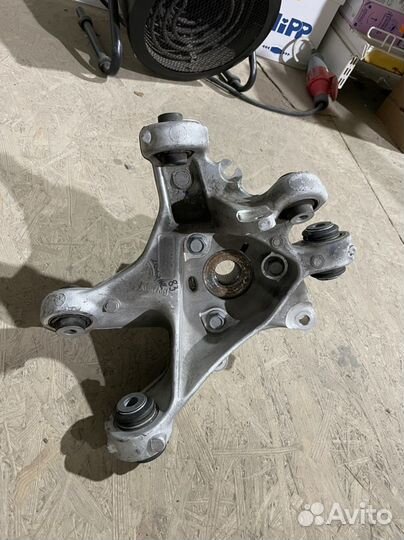 Кулак (цапфа) задний правый Tesla model 3,Y