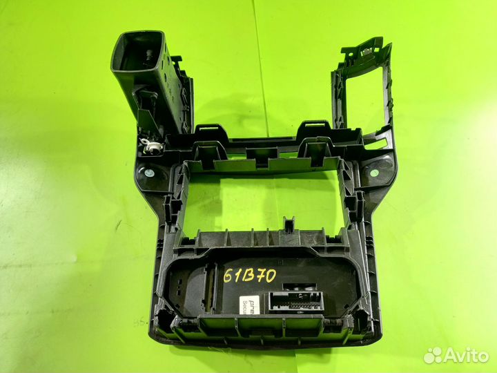 Рамка магнитолы для Opel Zafira B