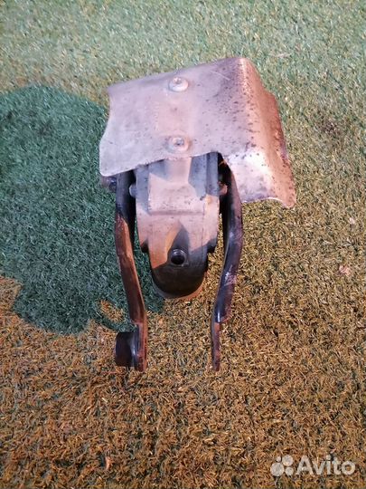 Опора кпп (подушка) правая 8G9N-6L063-CB Volvo S60