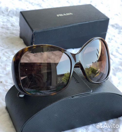 Очки Prada