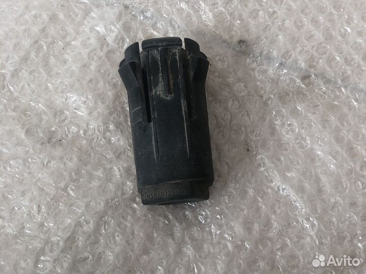 Верхняя подушка радиатора mazda 3 bk