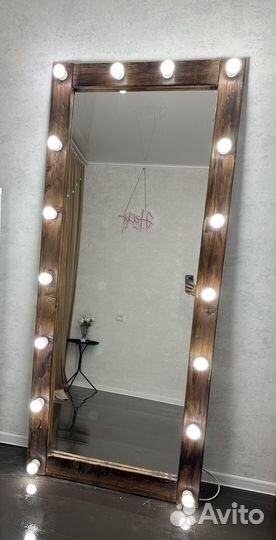 Зеркало напольное с лампами