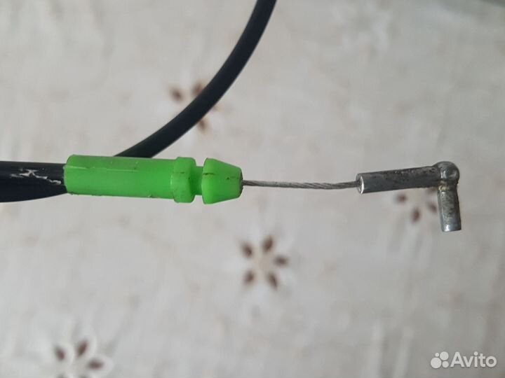 Продам тросик окрывания двери. На Rav4