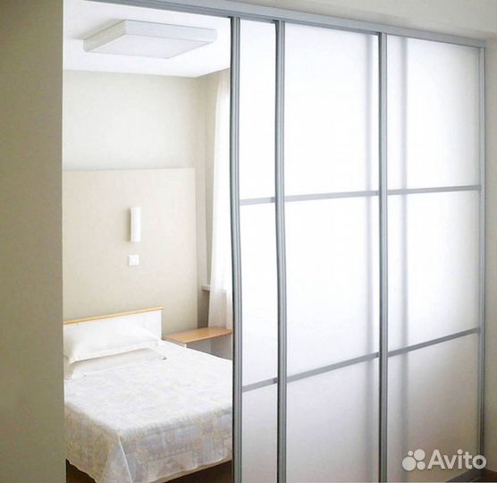 Раздвижная перегородка с матовым стеклом