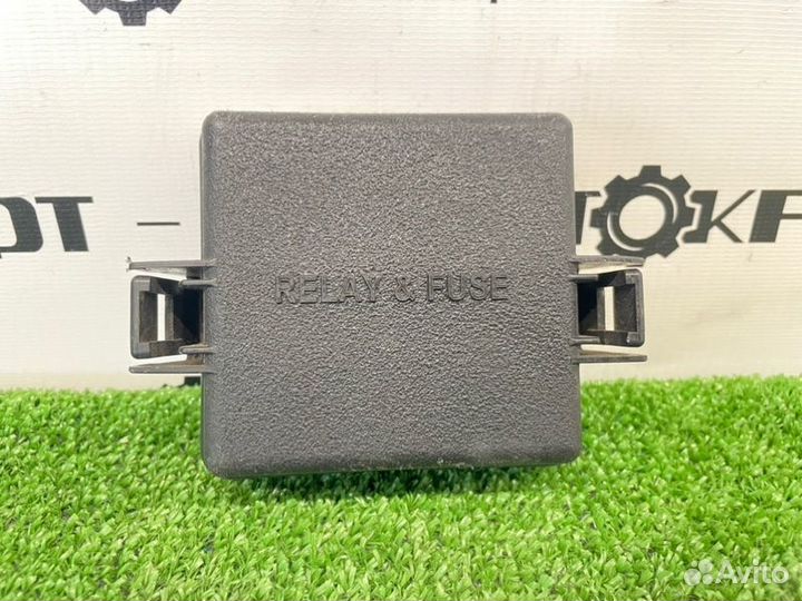 Крышка блока предохранителей Toyota Land Cruiser