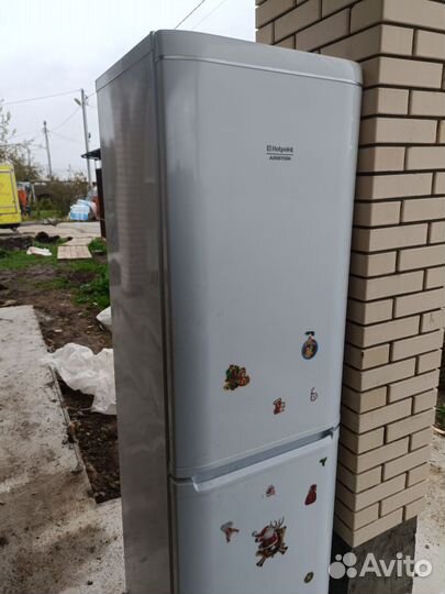 Холодильник Hotpoint Ariston