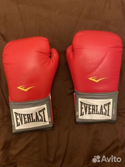 Боксерские перчатки Everlast красные 12 oz
