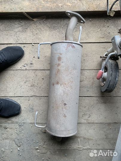 Нлушитель Nissan tiida