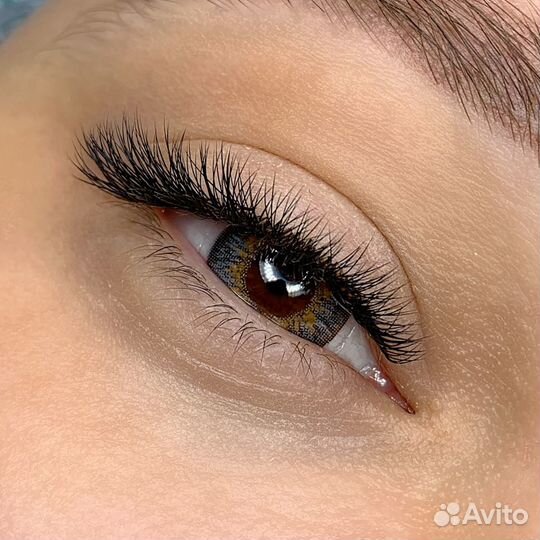 Наращивание ресниц, оформление бровей