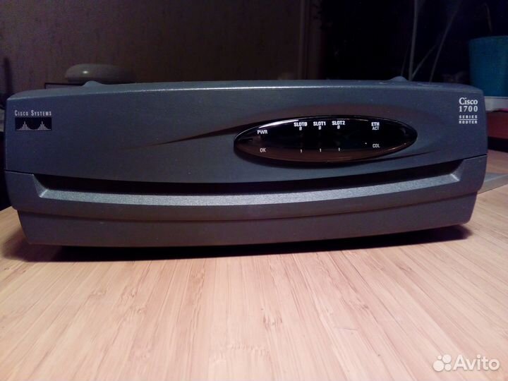 Продам маршрутизатор Cisco 1751