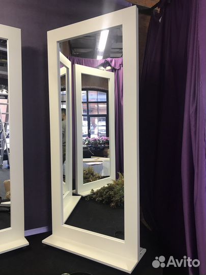 Зеркало напольное на колесах