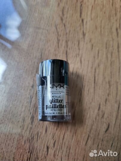 Глиттер, тональник, гель бровей, магнитные ресницы