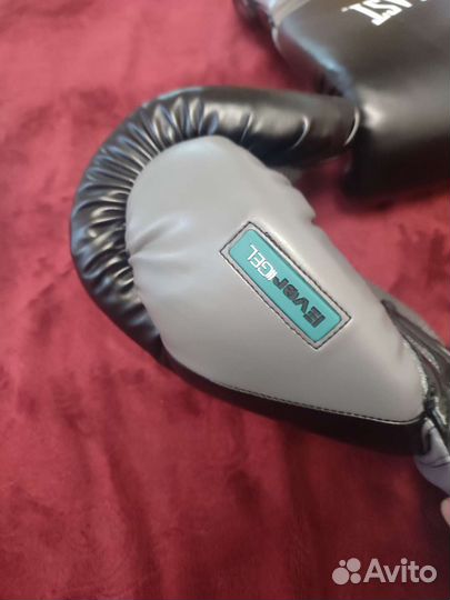 Боксерские перчатки