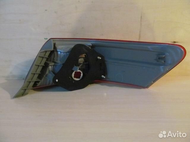 Фонарь задний наружный левый Toyota Camry