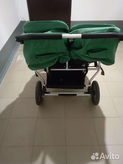 Коляска для двойни bumbleride