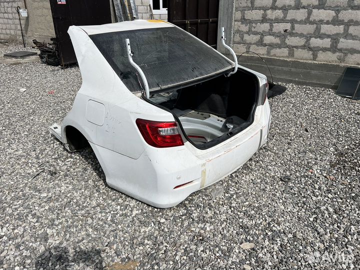 Белая задняя часть кузова Toyota camry v55
