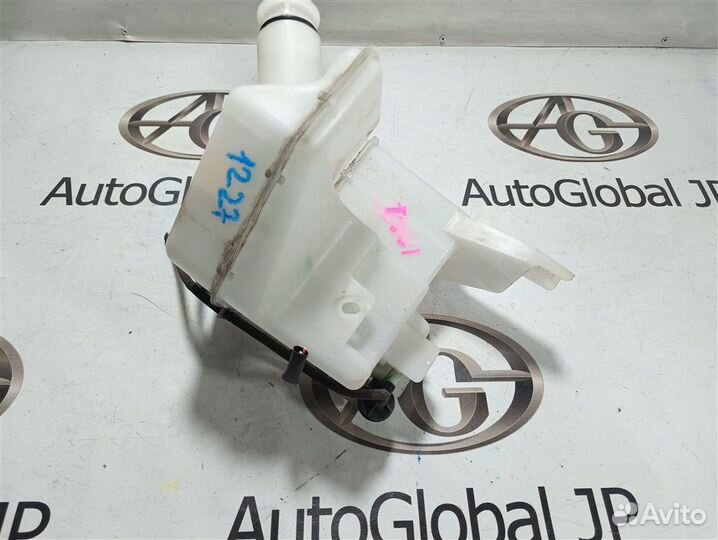 Бачок стеклоомывателя Nissan Leaf ZE0 EM61 2011