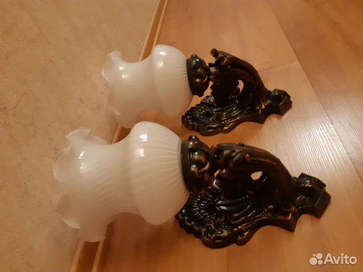 Зеркало и бра