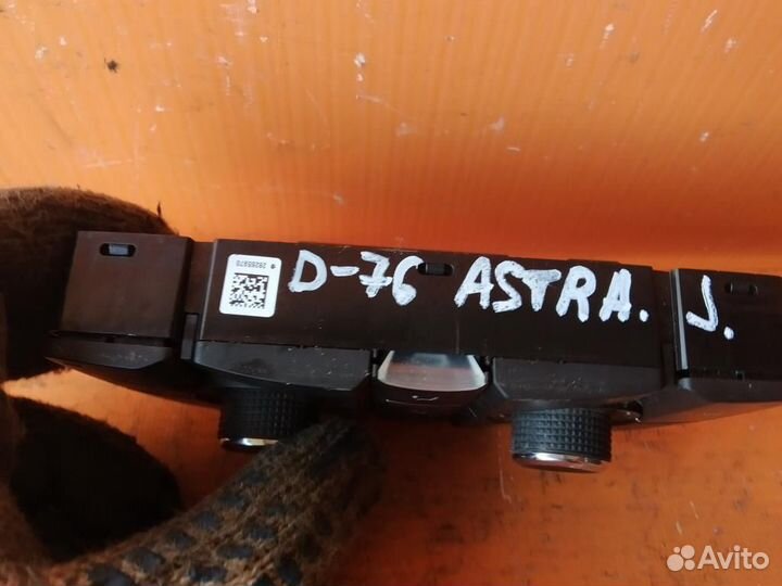 Блок управления печкой Opel Astra J (2010-2016)