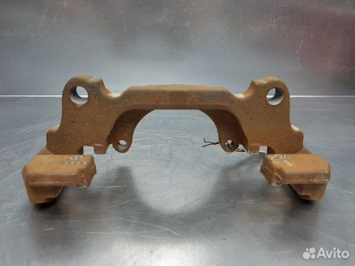 Скоба суппорта переднего Audi A4 B8 2007-2015