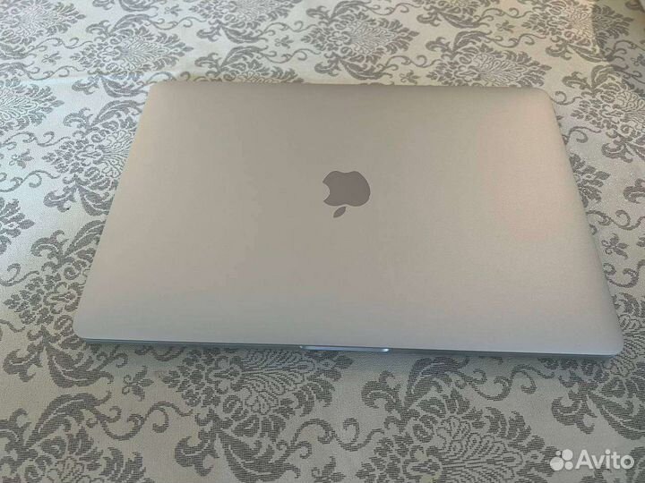 Macbook pro 13 2018 8/512/i5
