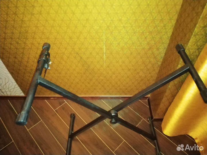 Стойка для синтезатора