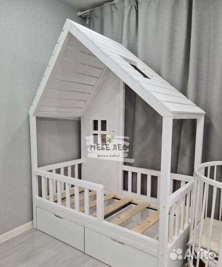 Детская кровать из массива
