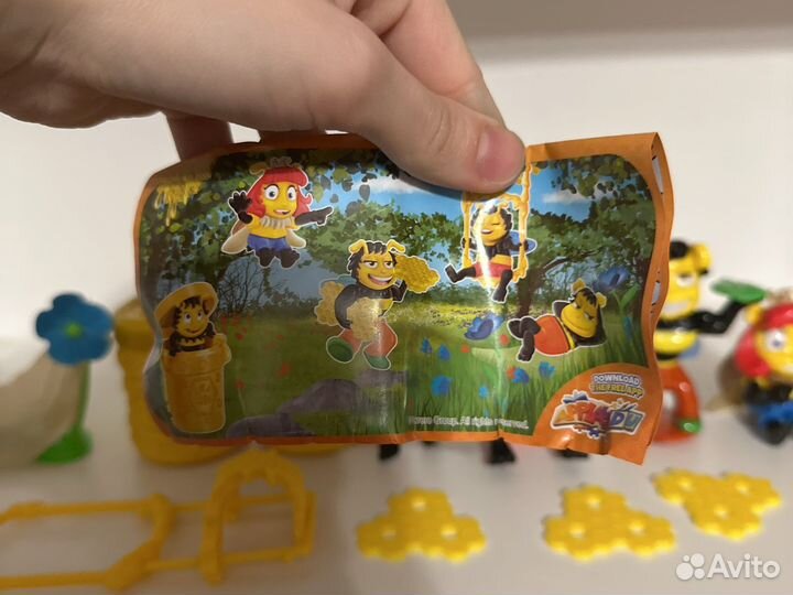 Пчелы коллекция из больших киндеров